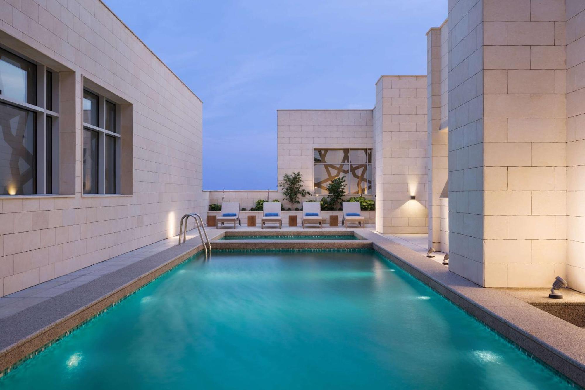 Hyatt House Sari Street Hotel 4*