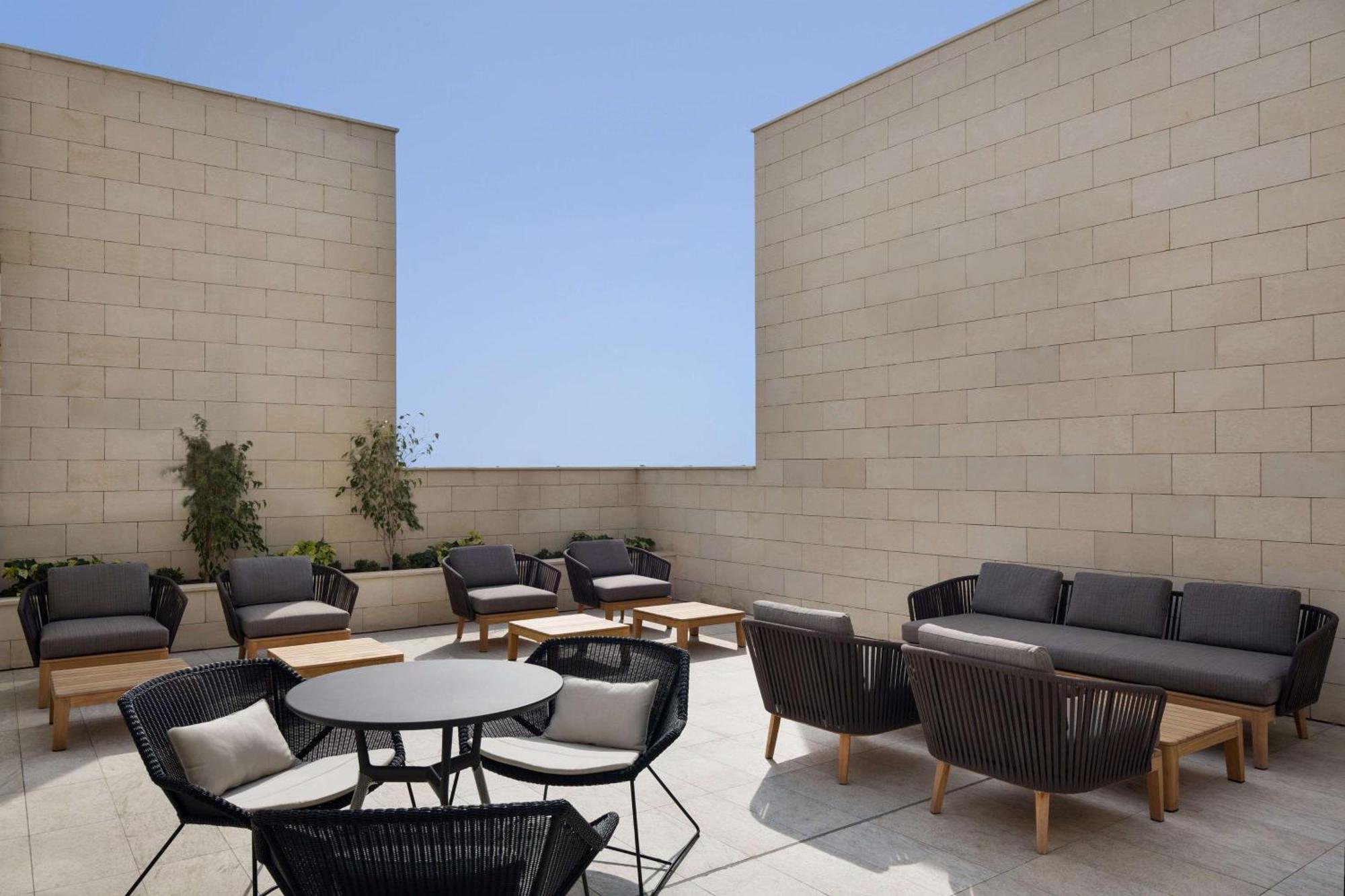Hotel Hyatt House Sari Street 4*